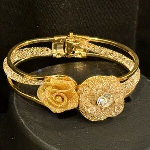 New Elegant Gold Floral Bracelet